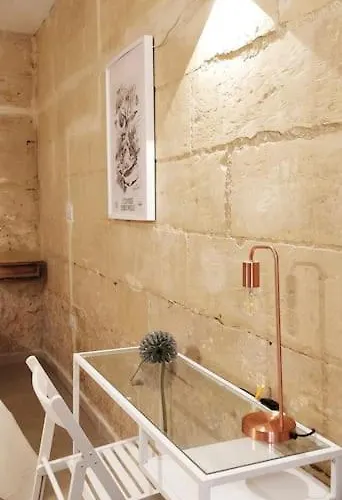 Charming And Authentic In Appartement