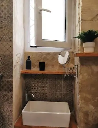 Charming And Authentic In شقة